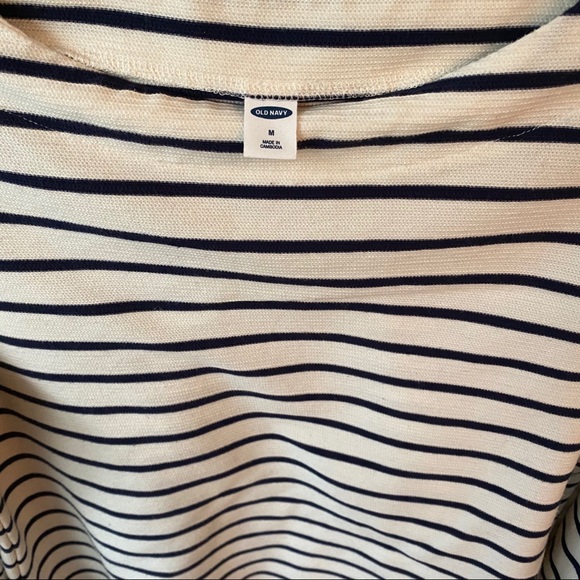 Old Navy cute wide shoulder top - Picture 2 of 3
